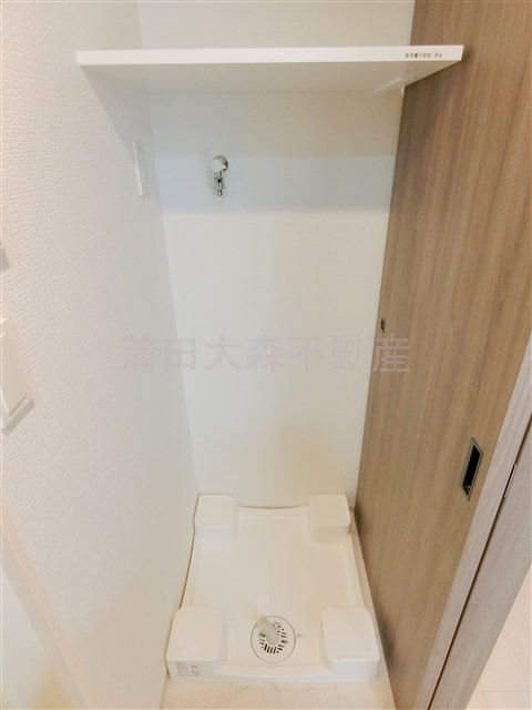 クレイシアIDZ(アイズ)蒲田の設備|棚付きの室内洗濯機置き場