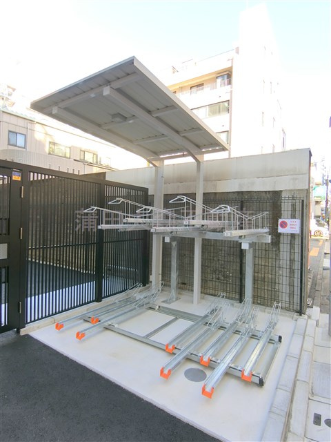 クレイシアIDZ(アイズ)蒲田のその他共用部分|ラック式の駐輪場　空き状況等詳細はお問合せください。