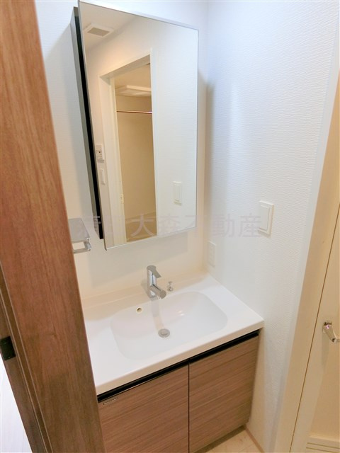 クレイシアIDZ(アイズ)蒲田の洗面所|鏡裏収納の独立洗面台