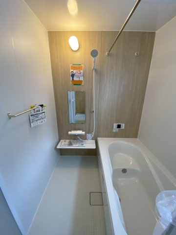 ☆新築デザイナーズ分譲　【いわき市平南白土　全６棟】　5号棟の浴室|同施工　◆ユニットバスの写真です◆　毎日の疲れを癒す広々とした浴室は、足を伸ばしてゆっくりとくつろげます♪　音楽を聴いたり、自分だけの特別な時間に・・・♪半身浴にピッタリですね♪