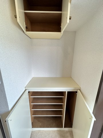 ユーコート洋光台の玄関|収納もある玄関です