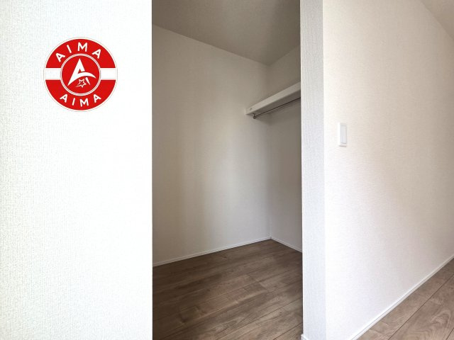 筑紫野市二日市北6丁目第1-2棟（1号棟）の収納|洋服や大きな荷物が多い方や人数の多いご家族などは、一般的なクローゼットよりもウォークインクローゼットのほうが使い勝手が良いです。