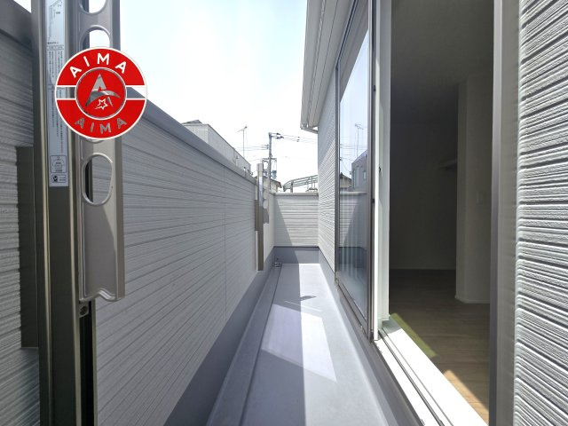 筑紫野市二日市北6丁目第1-2棟（1号棟）のバルコニー|風をしっかりと感じられるバルコニーでは、毎日が洗濯日和です。広々としているので洗濯も楽しくなるでしょうし、気分転換にバルコニーからの眺めを楽しむのもいいでしょう。