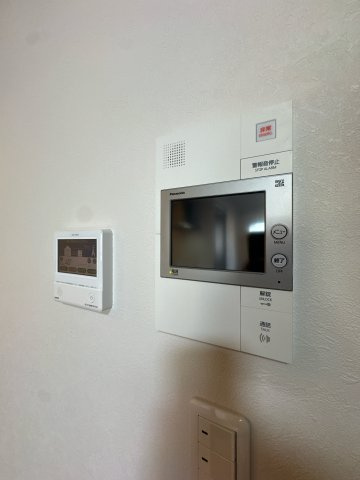 【防犯設備】 | シティガーデンBONJONOテラス☆仲介手数料無料☆ | 暮らしの安全を守るTVモニター付きインターホンを設置。来客確認がスムーズに行え、防犯面も安心です。