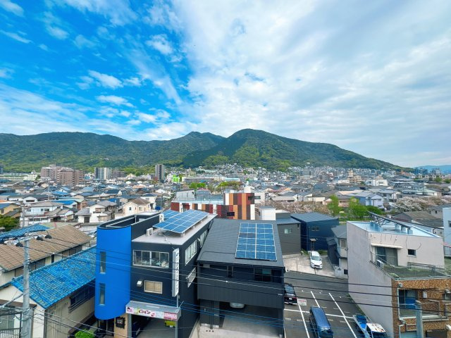 【展望】 | シティガーデンBONJONOテラス☆仲介手数料無料☆ | 5階部分につき日当たり・通風良好。心地よい風が吹き抜け、都会の喧騒を忘れるような穏やかな景色が広がります。