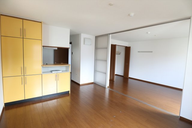 アザレアコートアミカ　C棟の居間・リビング