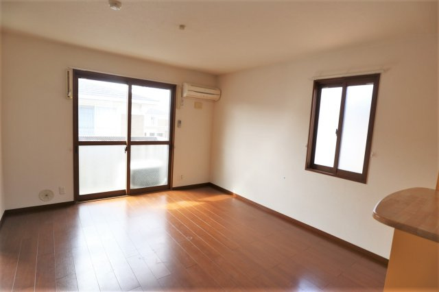 アザレアコートアミカ　C棟の居間・リビング