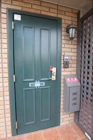 アザレアコートアミカ　C棟の玄関