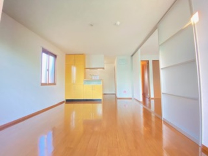 アザレアコートアミカ　C棟の居間・リビング