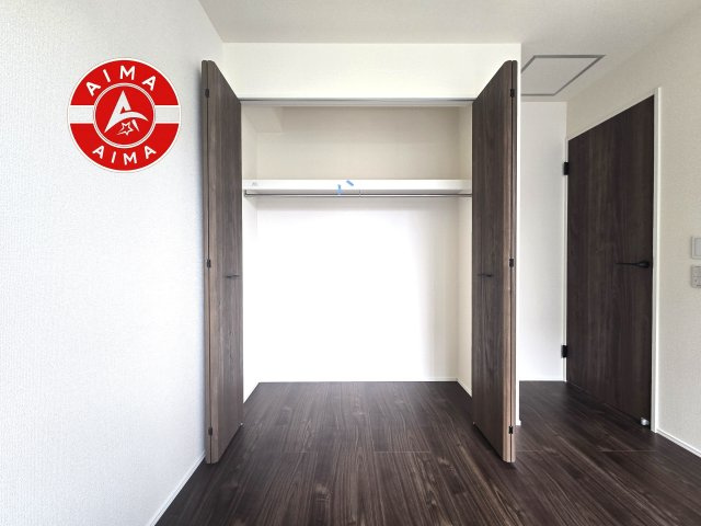 筑紫野市二日市北6丁目第1-2棟（2号棟）の収納|洋服や大きな荷物が多い方や人数の多いご家族などは、一般的なクローゼットよりもウォークインクローゼットのほうが使い勝手が良いです。