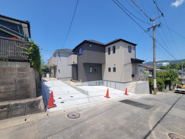 筑紫野市二日市北6丁目第1-2棟（2号棟）の外観|前面道路含む現地の写真です。