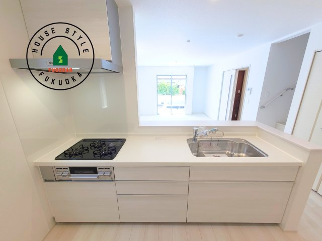 筑紫野市二日市北6丁目第1-2棟（2号棟）の内観：施工例|ご家族を近くに感じられる対面キッチンのLDK。会話もはずみそうですね。