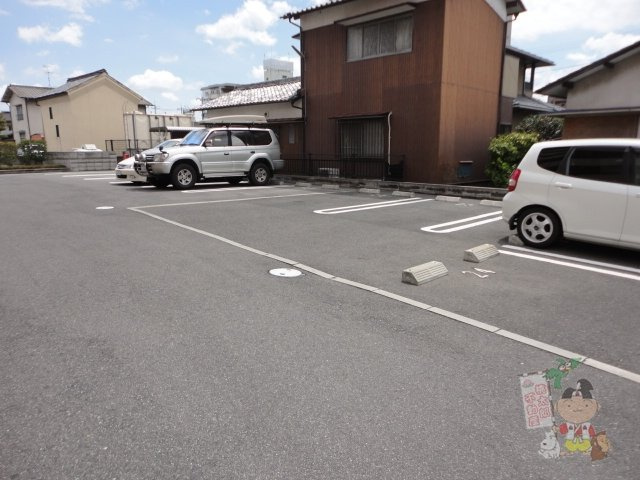 アバンツァートの駐車場