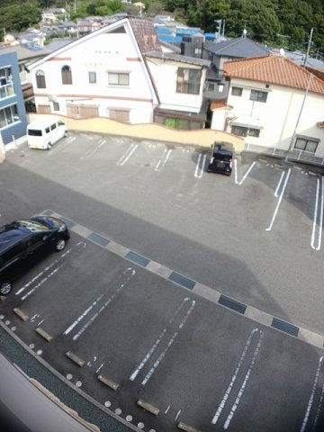 ウィステリア　ガーデン　Ａの駐車場