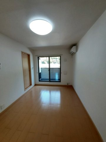 ウィステリア　ガーデン　Ａの居間・リビング