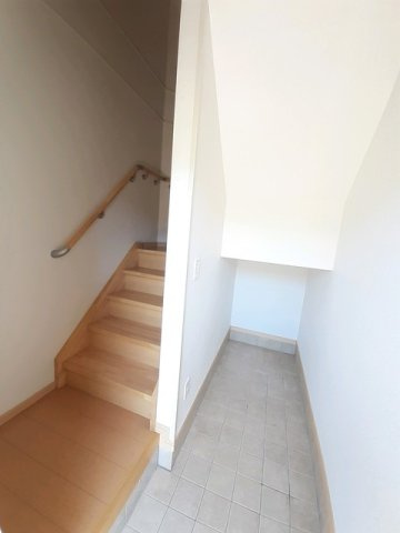 ウィステリア　ガーデン　Ａの玄関