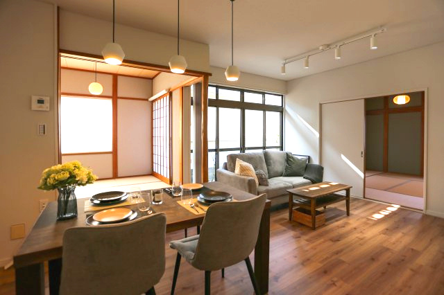 【居間・リビング】 | 姫路市北平野6丁目／中古戸建 | 家具＆エアコン付きでの販売です♪