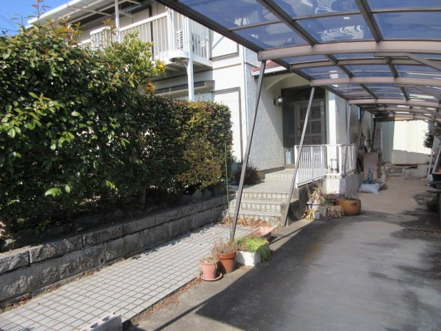 中古戸建　東松山市桜山台23-17（期間限定現況販売）の駐車場