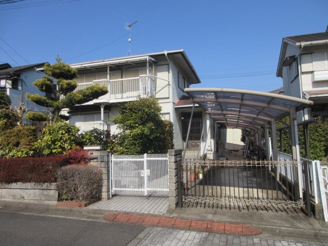 中古戸建　東松山市桜山台23-17（リフォーム住宅）の前面道路含む現地写真