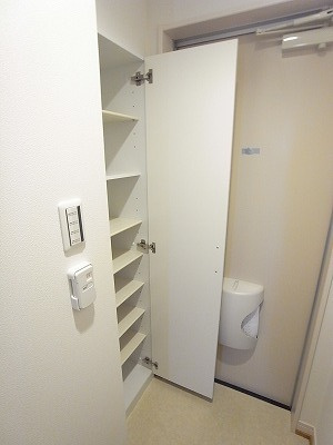 リブリ・上の宮の玄関