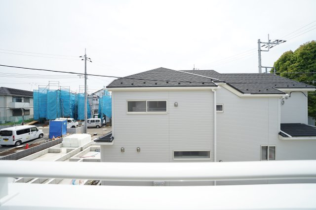“街ごと新しくなる”全22棟分譲｜北新｜平坦地×駐車2台×開放感ある吹抜けの新築戸建★仲介手数料無料★の展望|周辺は低層住宅が中心のため視界が抜けた開放的な眺望。空の広がりを感じながら、ゆったりとした時間をお過ごしいただけます。