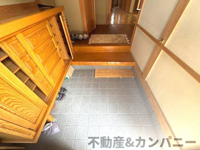 砥部町の中古のおうち　伊予郡砥部町中古戸建の玄関|玄関です