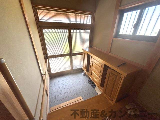 砥部町の中古のおうち　伊予郡砥部町中古戸建の玄関|玄関収納です