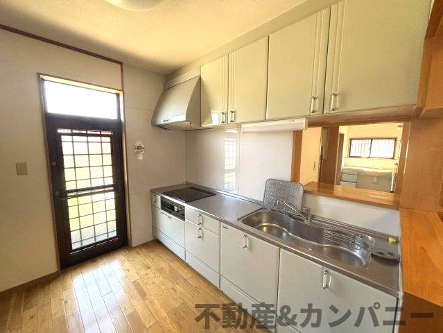 砥部町の中古のおうち　伊予郡砥部町中古戸建のキッチン|キッチンでお料理をお楽しみください