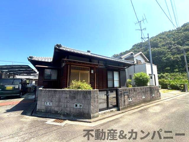 砥部町の中古のおうち　伊予郡砥部町中古戸建の外観|建物外観を気になさる方へ、見た目の良い物件です
