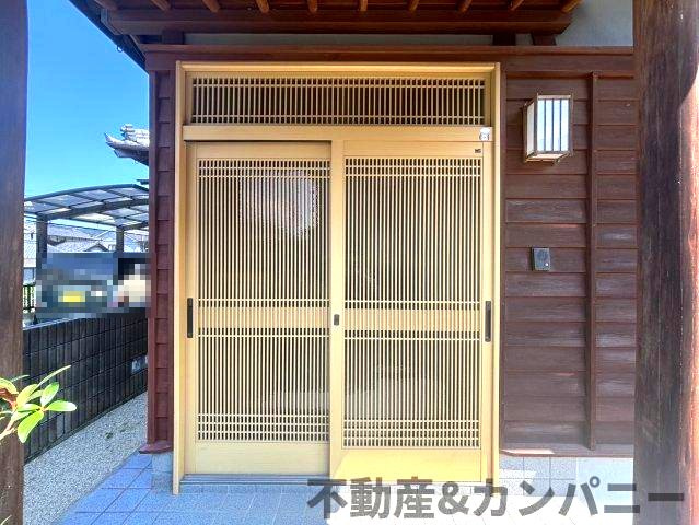砥部町の中古のおうち　伊予郡砥部町中古戸建の玄関|和の玄関で風情があります