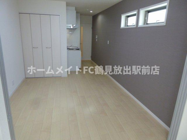 大阪市鶴見区今津中４丁目のアパートの居間・リビング