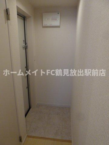 大阪市鶴見区今津中４丁目のアパートの玄関