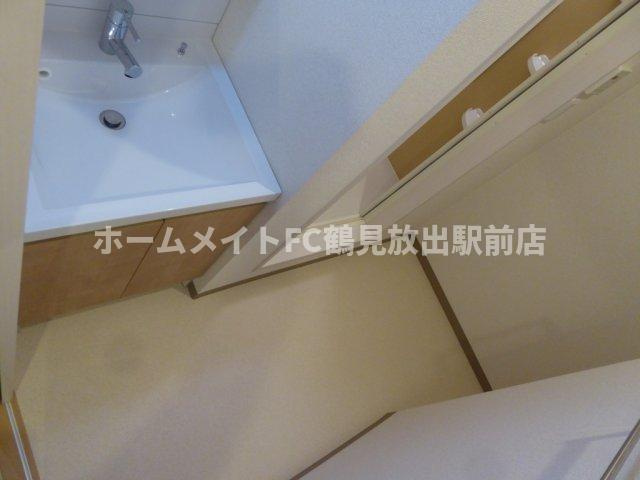 大阪市鶴見区今津中４丁目のアパートの洗面所