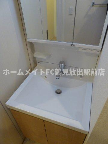 大阪市鶴見区今津中４丁目のアパートの独立洗面台