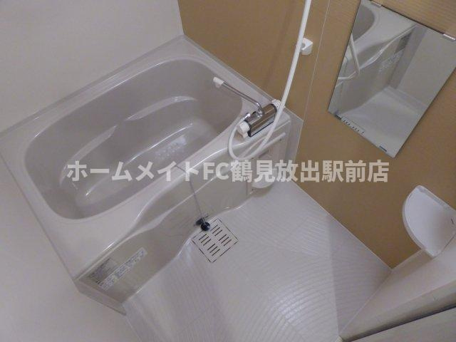 大阪市鶴見区今津中４丁目のアパートの浴室