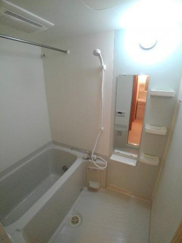 コンパクトで使いやすいお風呂です