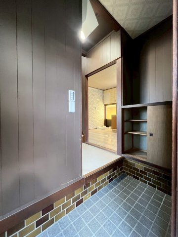 山手5丁目戸建の玄関