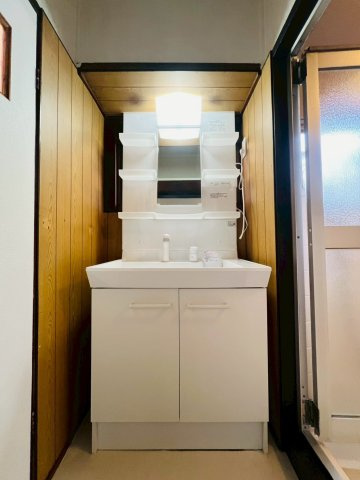 山手5丁目戸建の洗面所