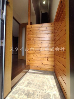 【玄関】 | メゾン・ド・ベール | 別部屋写真です。