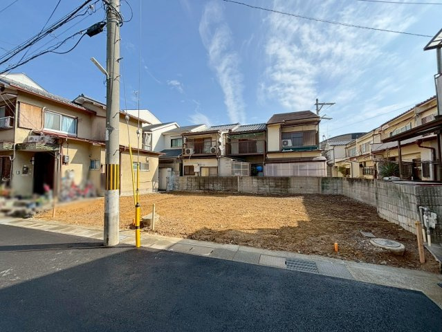 友岡４丁目　建築条件無土地の前面道路含む現地写真|【現地の様子】
間口どっしり１１.８ｍ！
ゆったり間口で存在感あるおうちに◎（R8.2撮影）