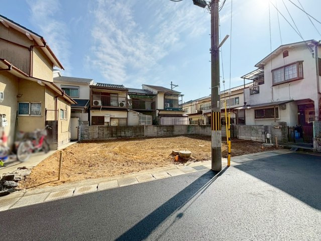 友岡４丁目　建築条件無土地の前面道路含む現地写真|【現地の様子】
現地の様子を実際にみてみませんか？
周辺施設も合わせてご案内いたしますので、お気軽にご相談ください♪（R8.2撮影）