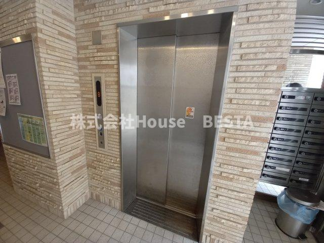 エスタンシア元町のロビー