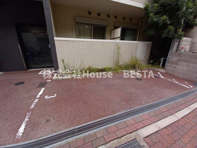 エスタンシア元町の駐車場