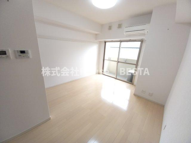 エスタンシア元町の居間・リビング