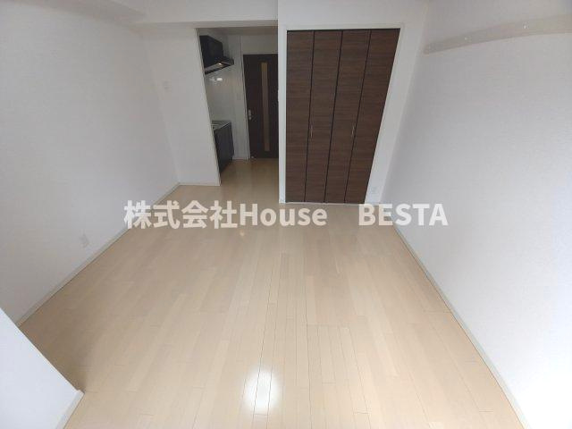 エスタンシア元町の洋室