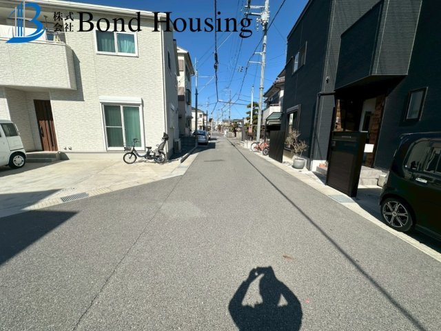JR土山駅徒歩15分　築５年　二見町福里　良質戸建の前面道路含む現地写真