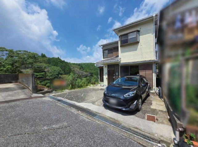 高知市重倉　中古一戸建ての外観|自然を感じつつ、生活圏はしっかり確保。