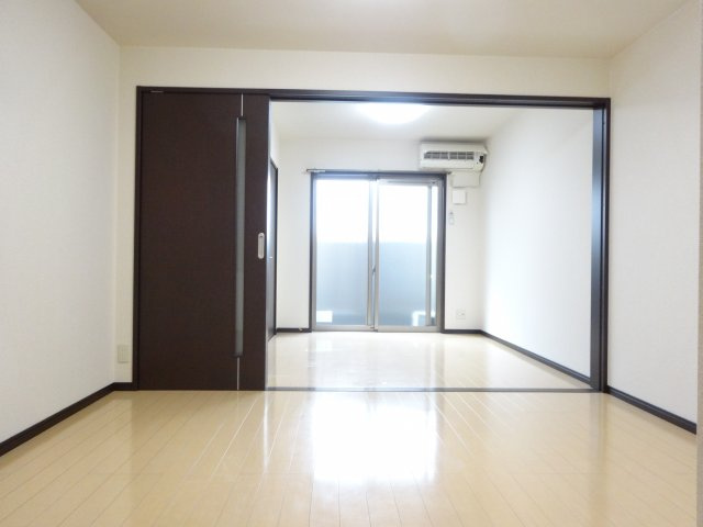 フローラ河内長野の居間・リビング|同物件別部屋イメージ写真