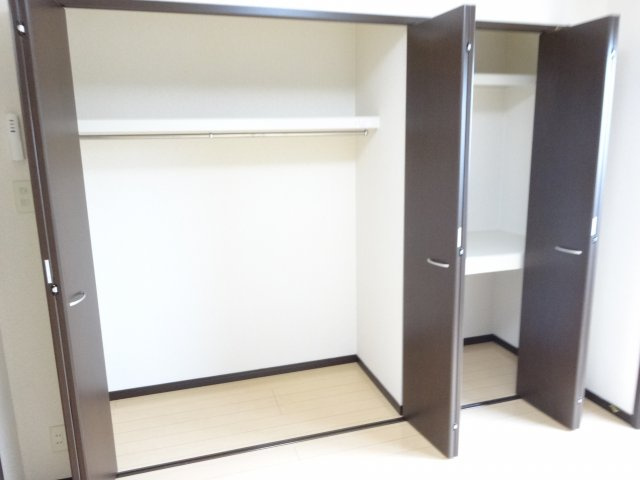 フローラ河内長野の収納|同物件別部屋イメージ写真