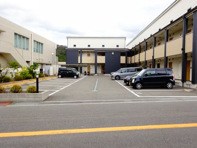 フローラ河内長野の駐車場